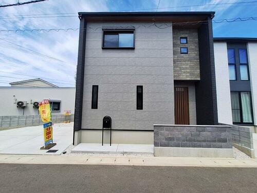 Bright, Nearly New 3SLDK Home Near Bunka-no-Mori Station, Tokushima