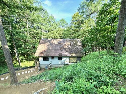 Wooded 3LDK Home with a Large, Sloping Garden in Maeyama, Saku, Nagano