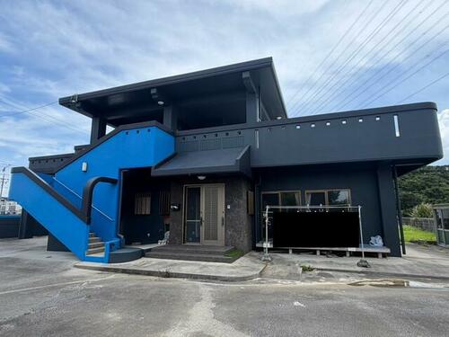 Spacious 5LDK Renovated House on Large Land in Uruma, Okinawa, Osaka