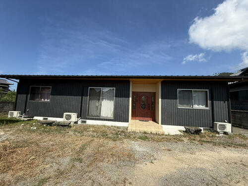 Spacious 4LDK Wooden Bungalow on a Large Lot in Kanonji, Kagawa, Kagawa