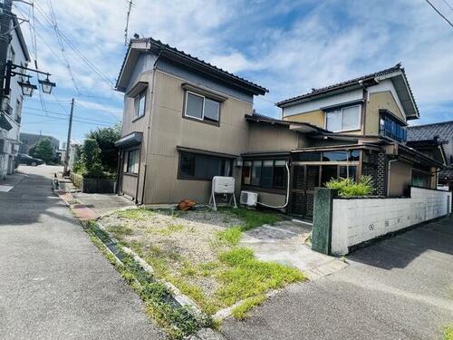 Spacious 5LDK Traditional House 7 Minutes from Nyuzen Station, Nyuzen