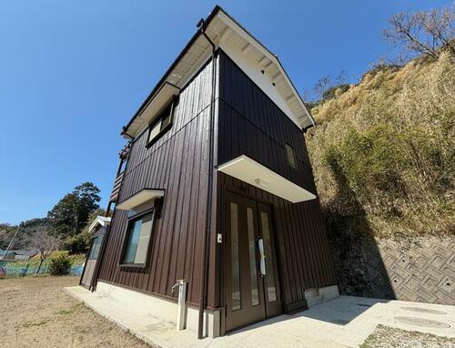 Renovated 2K House with Garden, Warehouse & Wood Balcony in Quiet Hidaka, Wakayama