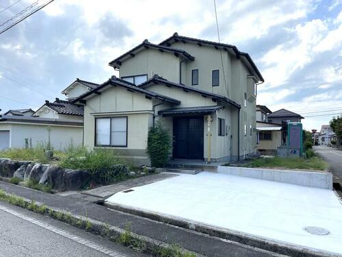 Fully Renovated 4LDK House in Quiet Toyama with Large Yard in Toyama