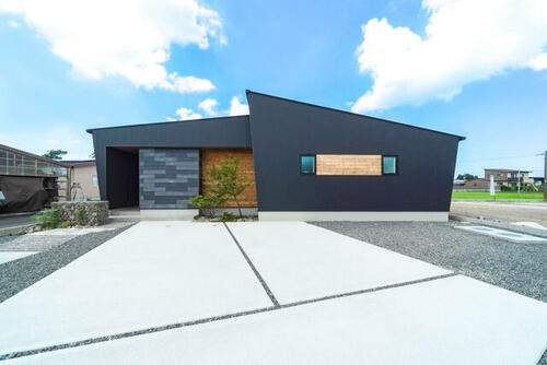 Bright 4LDK Model Home with Tatami Room and Flexible Skip-Floor Space in Miyazaki