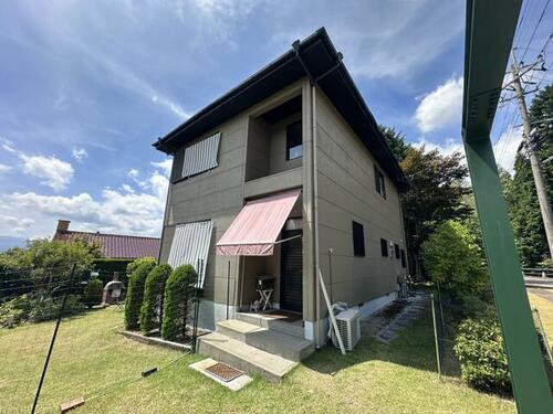 Bright 4LDK Wooden House on a Spacious Lot in Scenic Yufuin in Oita