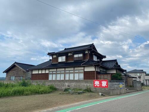 Spacious 7DK Traditional Wooden House with Land & Garage in Hakui in Ishikawa