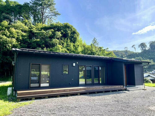 Renovated 3LDK Home with Spacious Grounds in Rural Miyazaki, Miyazaki
