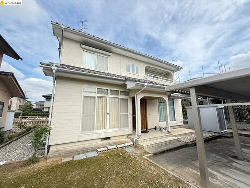 Spacious 4SLDK Family Home with Tatami Rooms and 3-Car Carport in Quiet Toyama, Toyama