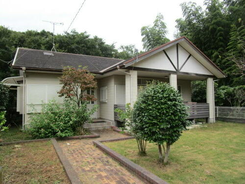 Unrenovated 2LDK Wooden Home with Garden Near JR Sanmon, Isumi, Chiba