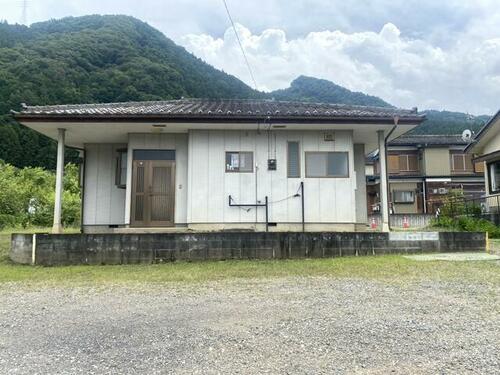 Fair 1DK Wooden Bungalow on a Large Lot near Seiuun-ji, Chichibu, Saitama
