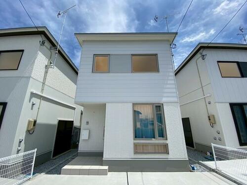 Modern 1SLDK Home with Vaulted Ceiling and Two-Car Parking in Hachinohe, Hachinohe, Aomori