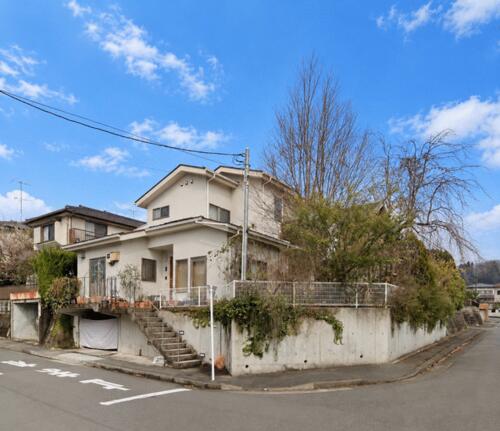 Bright 3LDK Corner-Lot Home with Open-Plan Living, Tokyo