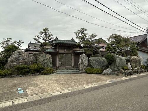 Single-Story 7LDK Home with Expansive Grounds in Awara, Awara, Fukui
