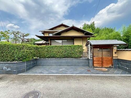 Traditional Wood-Framed Home with Garden in Kyoto’s Saga Area, Kyoto