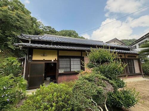 Historic 10DK Wooden Home with Spacious Grounds in Warei-cho, Uwajima, Ehime