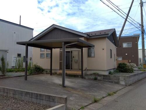 Single-Story 2LDK with Tatami Room and Sunroom in Yamatedai, Akita