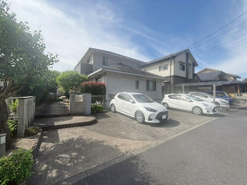 Light-Filled 5LDK Home with Tatami Room and Three-Car Parking in Kaku Nishi, Oita