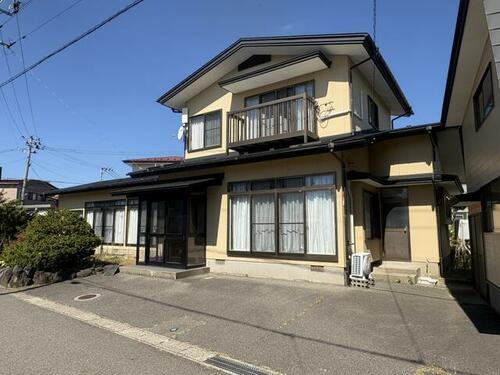 Spacious 6DK Home with Garden and Parking in Akita, Akita