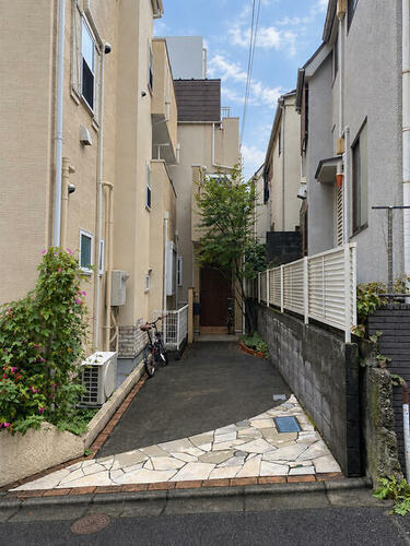 Three-Story 4LDK Home Near Shin-Nakano and Nakano Stations, Nakano, Tokyo