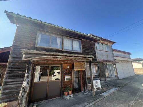 Expansive 12K Wooden Home with Generous Grounds in Kataguchi, Imizu, Toyama