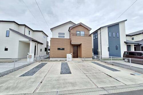 Bright, Fully Renovated 4LDK Home with Garden in Sano, Sano, Tochigi