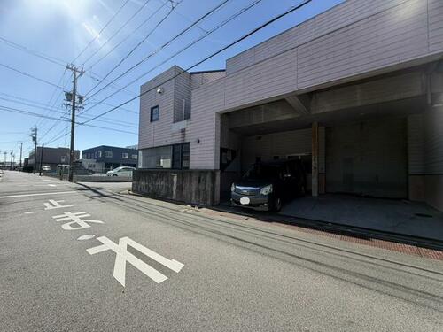 Spacious Mixed-Use Home with Office and Warehouse in Yokkaichi, Yokkaichi, Mie