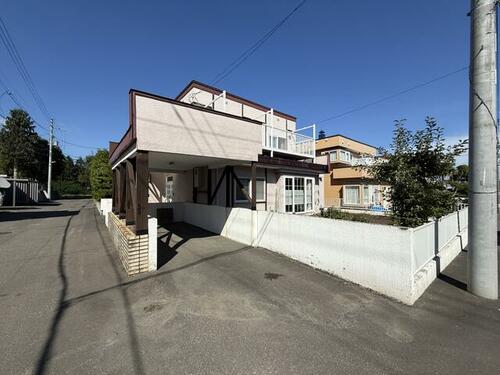 Detached Home with Garden and Two-Sided Road Access in Sapporo, Sapporo, Hokkaido