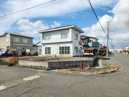 Detached with Renovation Potential in Fujisaki, Fujisaki, Aomori