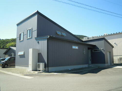 Modern 4LDK Home with Wood Finishes in Hoshikura, Nichinan, Miyazaki