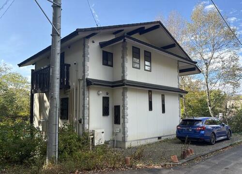 Bright 4LDK with a Double-Height Stairwell in Kobuchisawa, Hokuto, Yamanashi