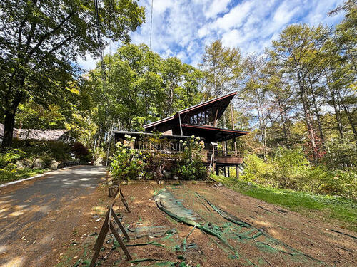Woodland Retreat on a Generous Plot in Oizumi-cho Yato, Hokuto, Yamanashi