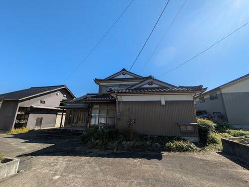 立山町日中の広い敷地に建つ5LDK戸建て、立山町