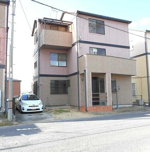 Three-Story 4LDK House in Takamatsu's Komura-cho, Takamatsu, Kagawa