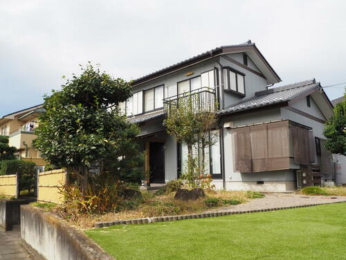 Spacious 4SLDK Home with Tatami Rooms and a Garden in Takasaki, Takasaki, Gunma