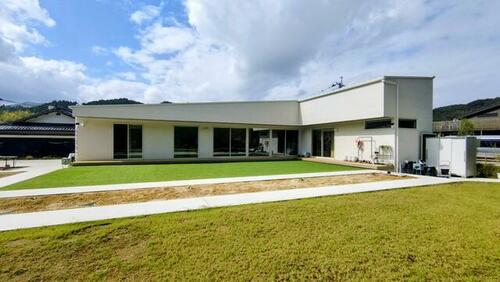 Bright Single-Story 3SLDK Home with Expansive Grounds in Kagamizu, Miyazaki