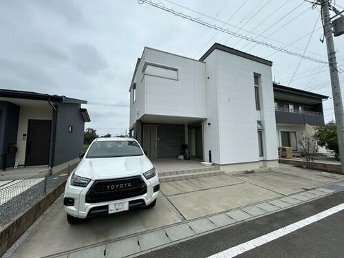 Modern 3LDK Home with Wood Finishes in Shinmachi, Takasaki, Gunma