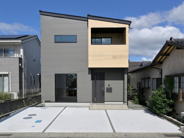 Modern 4LDK Home with Spacious Living Areas in Ochiai, Shimada, Shizuoka