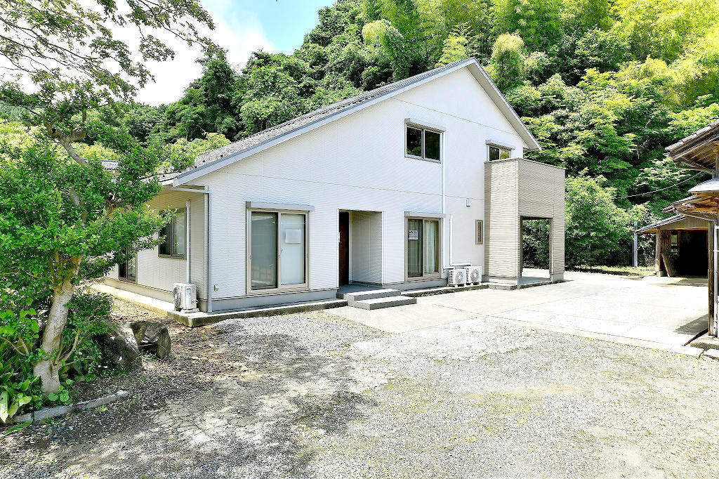 Spacious 7LDK Home with Large Grounds in Nishikan Ward, Niigata