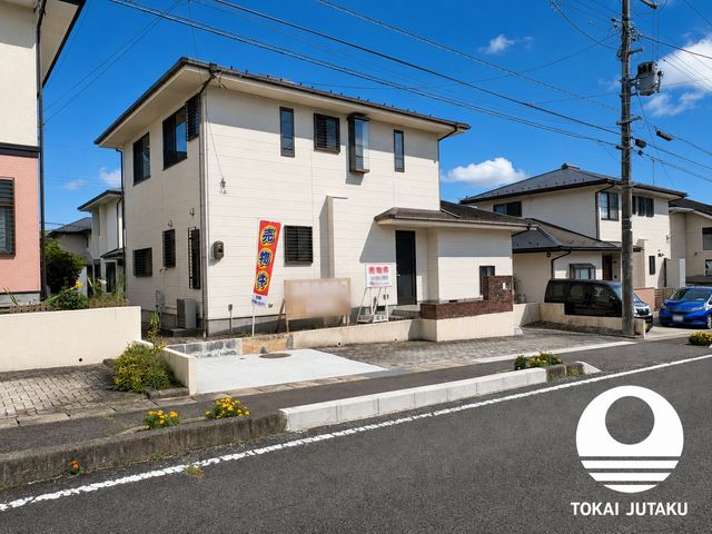 Bright 4LDK Home with Garden and Parking for Three, Fukushima