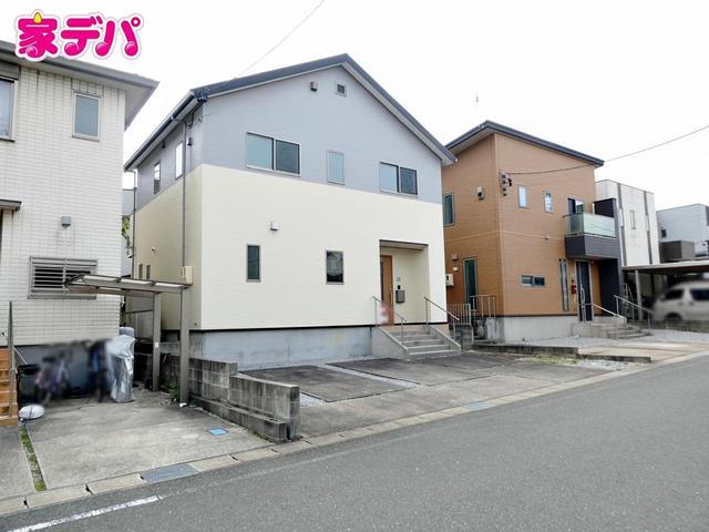 Bright 4SLDK Home with Tatami Space, Solar Power and 3-Car Parking in Tahara, Aichi