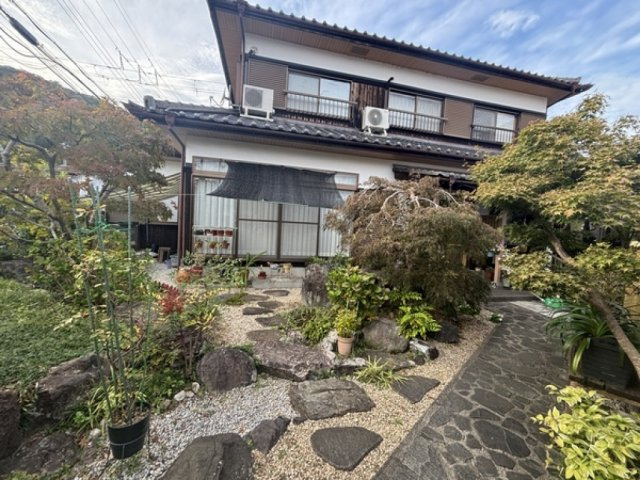 Spacious 6SDK Home with a Garden in Higashiomi, Higashiomi, Shiga