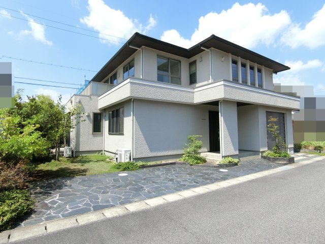 Bright 5SLDK Wooden Family Home in Yonago with Large LDK, Parking & Renovation Potential, Tottori