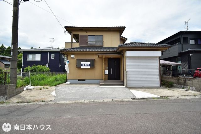 Renovated 3DK House with Garage and Three Parking Spaces in Yoshino, Kagoshima
