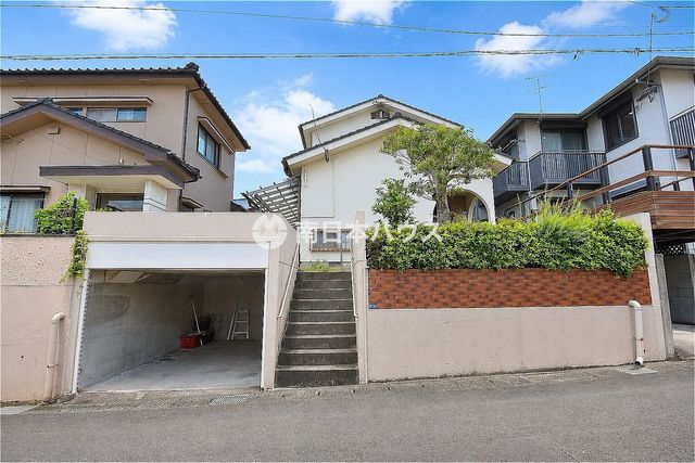 Bright 4DK Home with Sakurajima Views in Kinkodai, Kagoshima