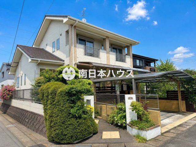 Bright 5LDK Home with Vaulted Living Room & Wood Deck in Sakanoue in Kagoshima