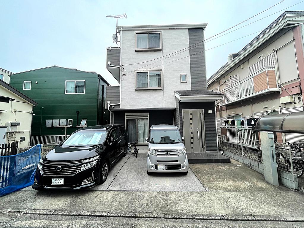 Three-Story 6LDK Home with Rooftop Terrace in Adachi, Adachi, Tokyo