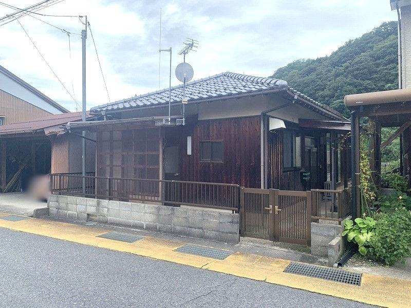 Bright Single-Story Home with Tatami Rooms in Kurozaka, Hino, Tottori