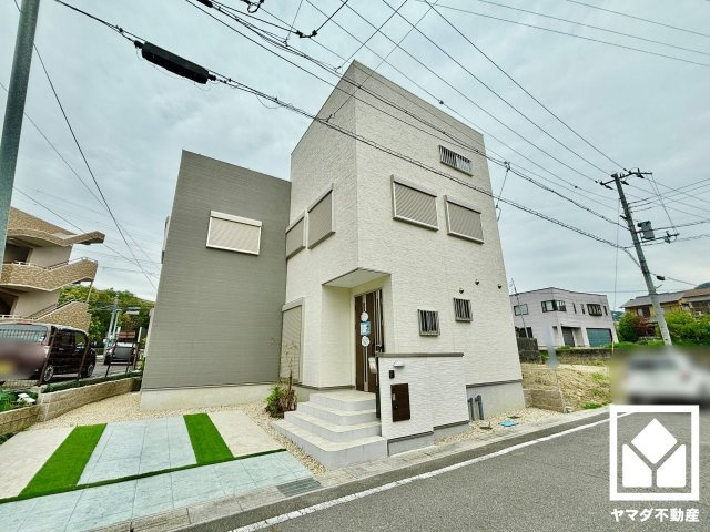 Bright 4LDK Home with Hardwood Floors in Ishiyamadera in Shiga