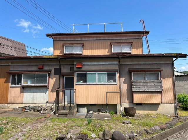 Spacious Unrenovated 6DK Wooden House with Myoko Mountain Views, Niigata