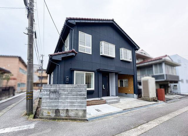 Fully Renovated Home Near Nishinakano Station, Toyama